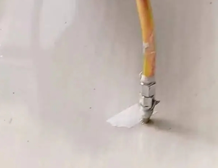 西固瓷砖空鼓维修公司专业解答在瓷砖铺贴过程中，如果使用的砂料过粗（如全部使用了粗砂），可能会导致以下问题
